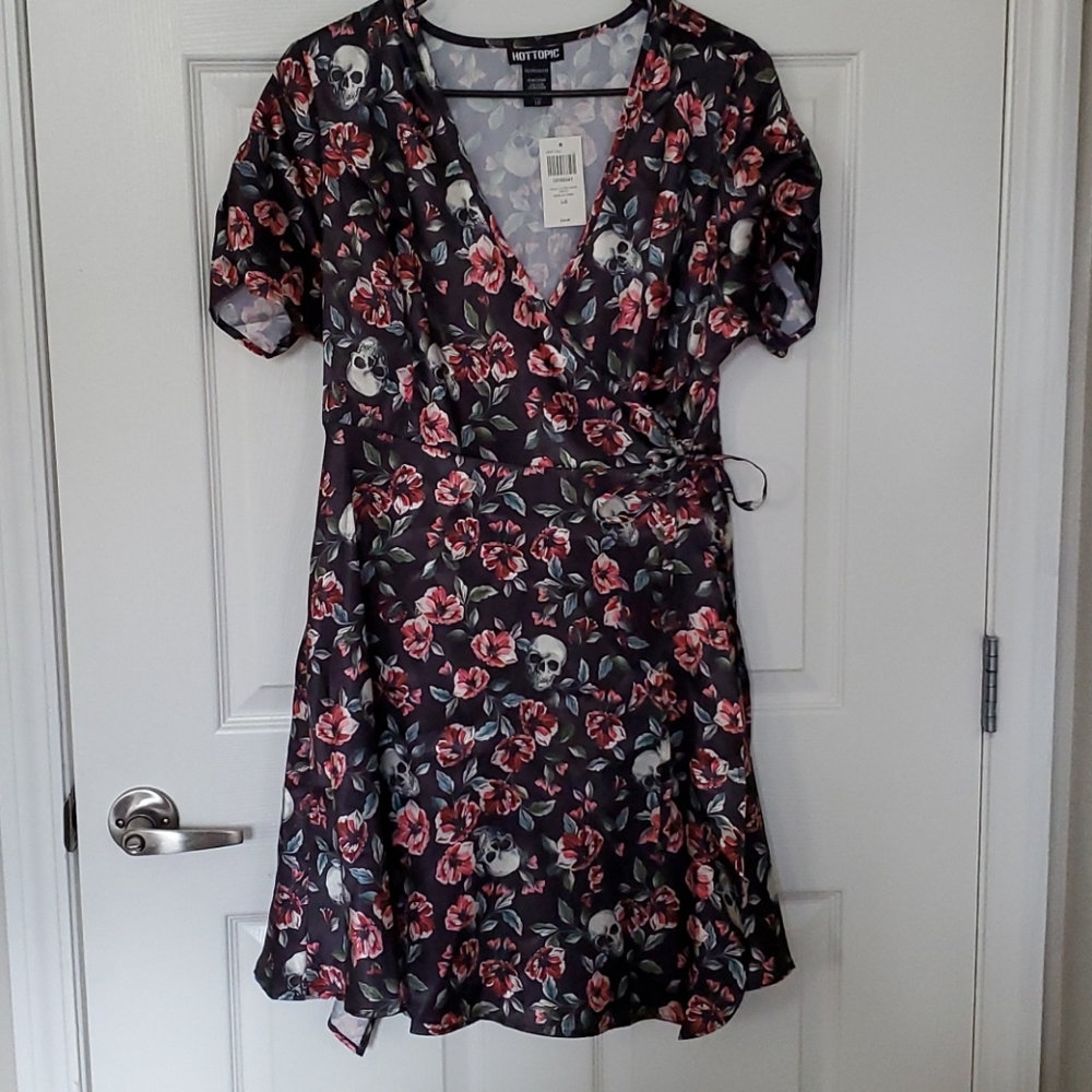 Hot Topic Skull & Floral Wrap Dress LARGE